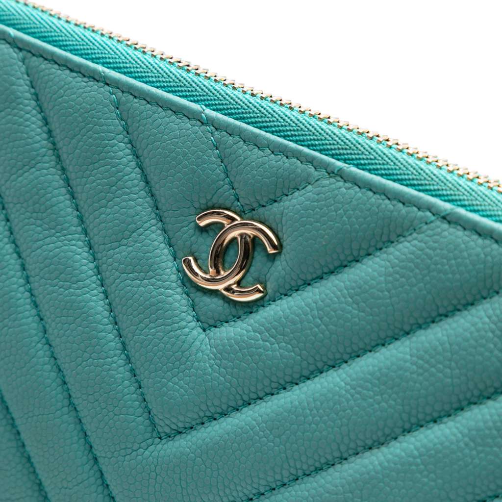 Chanel Medium CC Chevron Caviar O Case Clutch - Detail 1