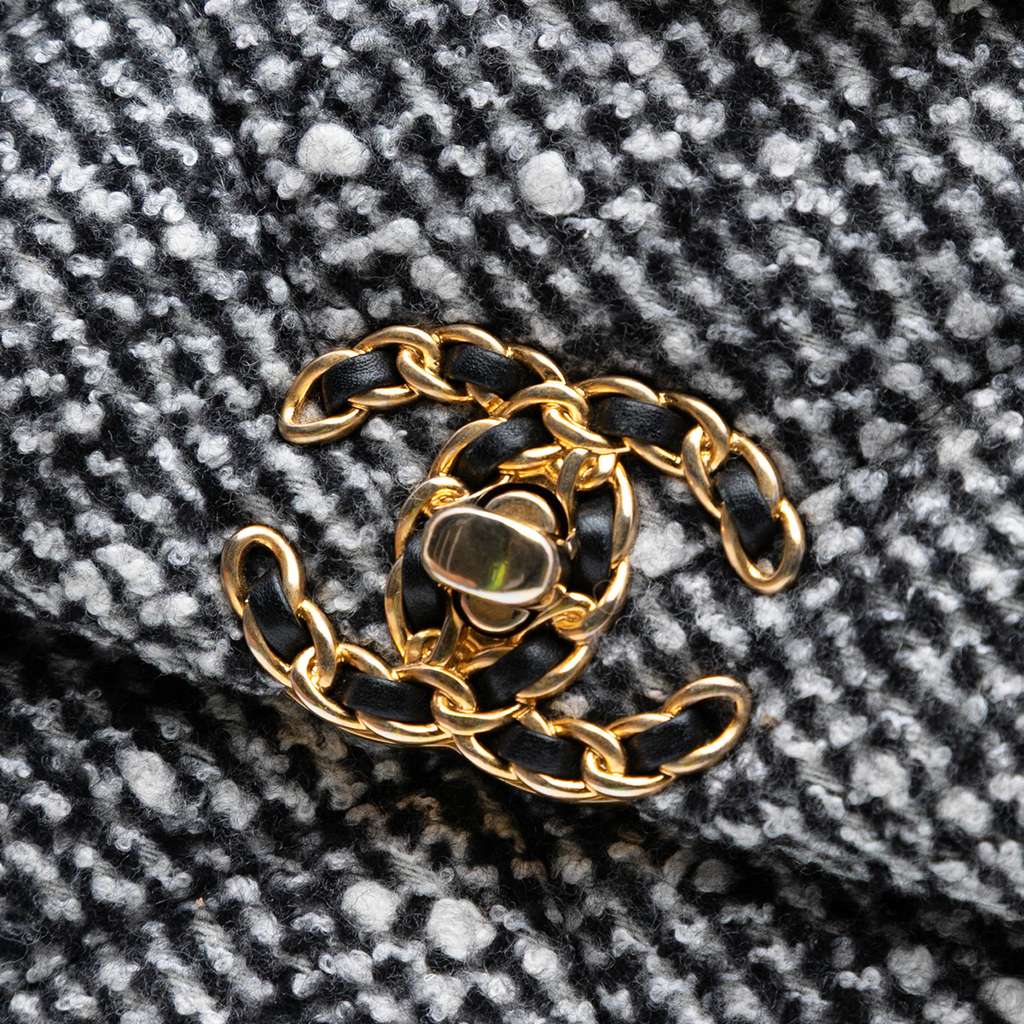 Chanel Large Tweed 19 Flap - Detail 1