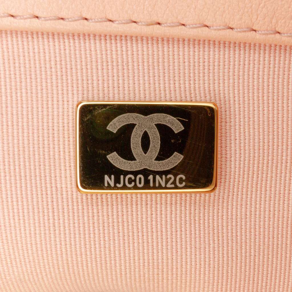Chanel Medium Lambskin 19 Flap - Detail 1