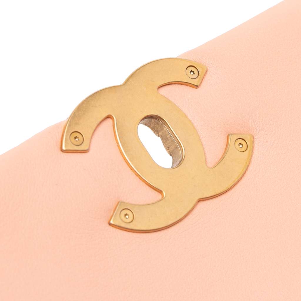 Chanel Medium Lambskin 19 Flap - Detail 2
