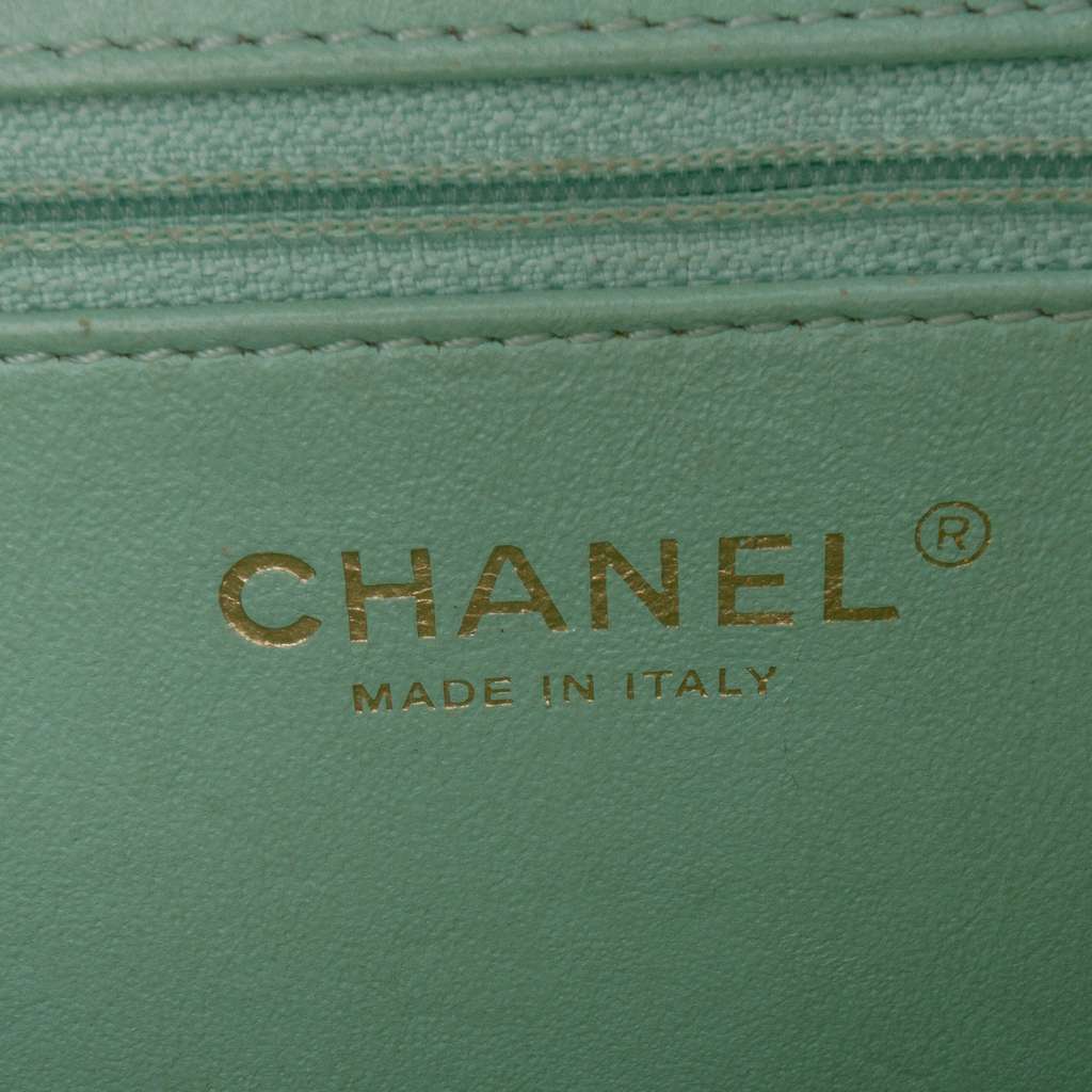 Chanel Medium Caviar CC Filigree Vanity Case - Side view