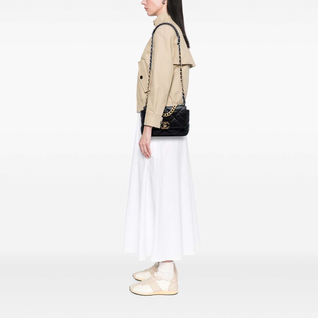 Chanel Medium Lambskin 19 Flap - Detail 2