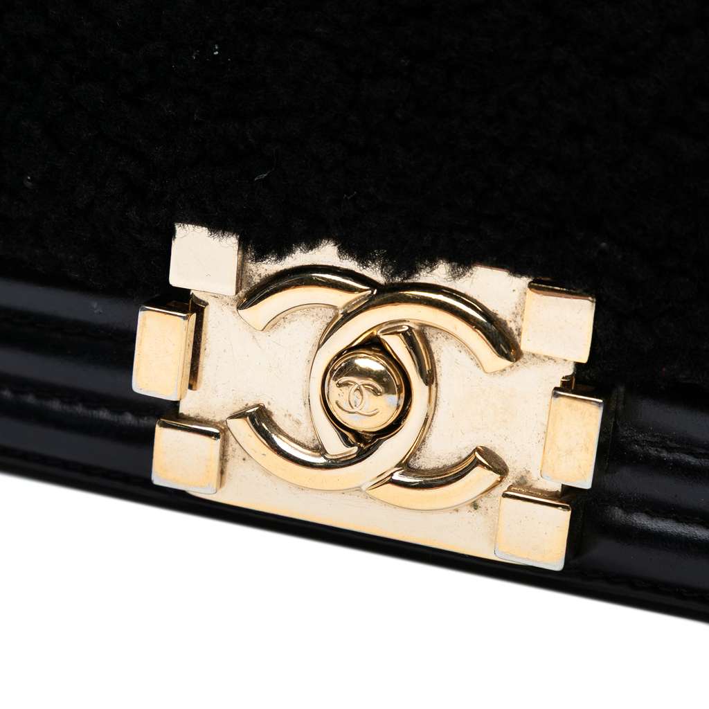 Chanel Old Medium Shearling Boy Flap - Detail 1