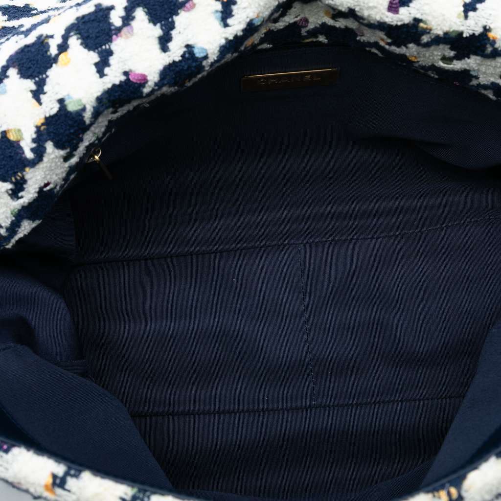 Chanel Maxi Houndstooth Tweed 19 Flap - 4