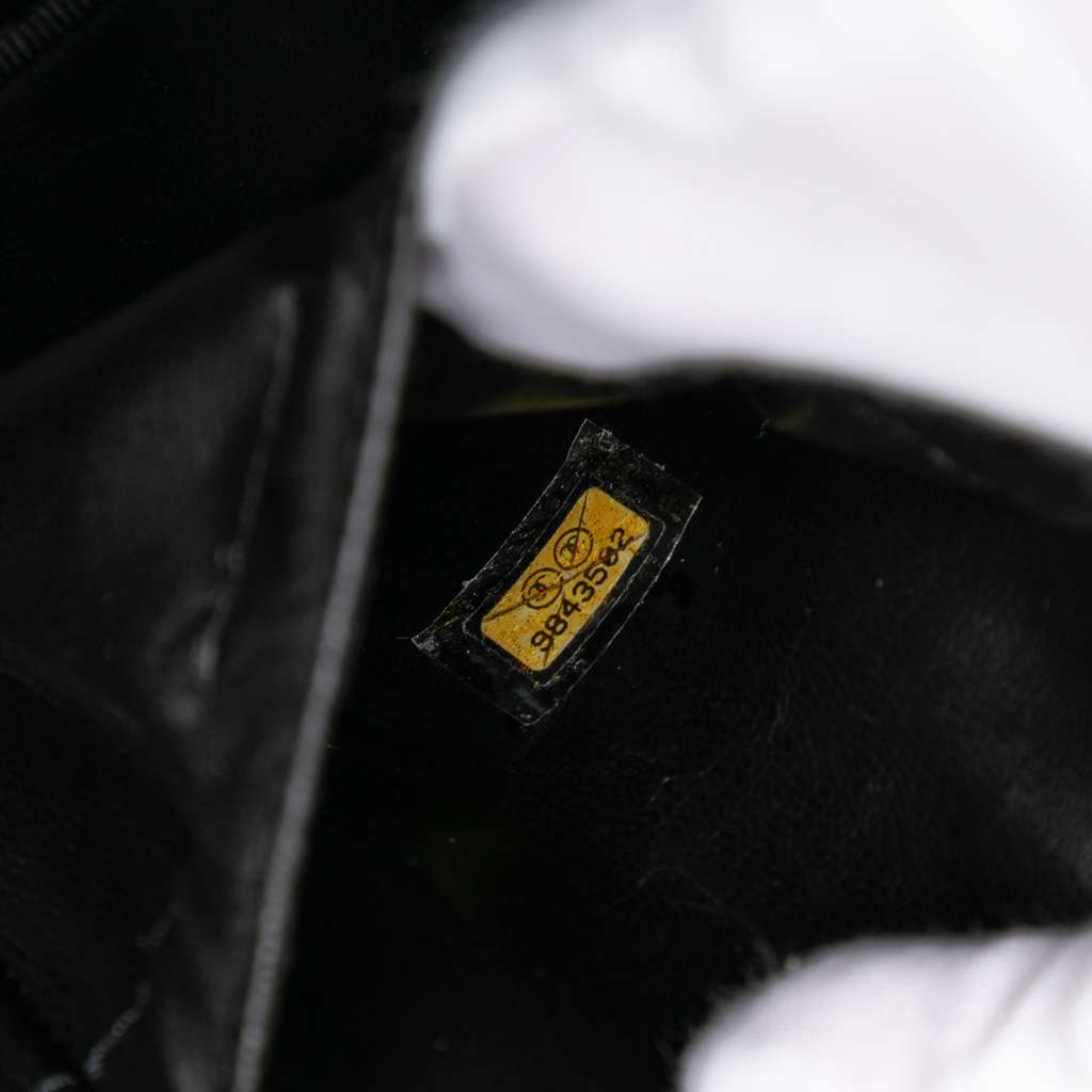 Chanel CC Caviar Vanity Case - Detail 1