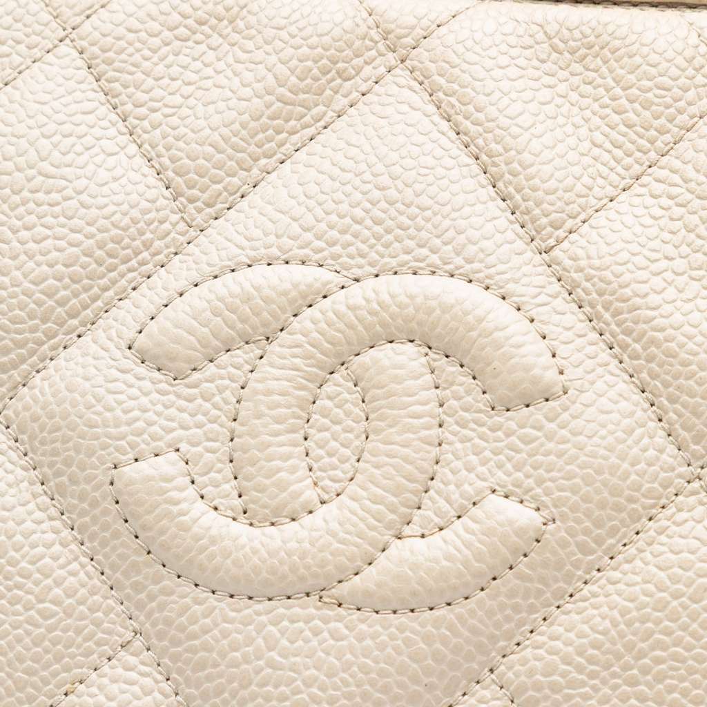 Chanel CC Quilted Caviar Crossbody - Detail 1