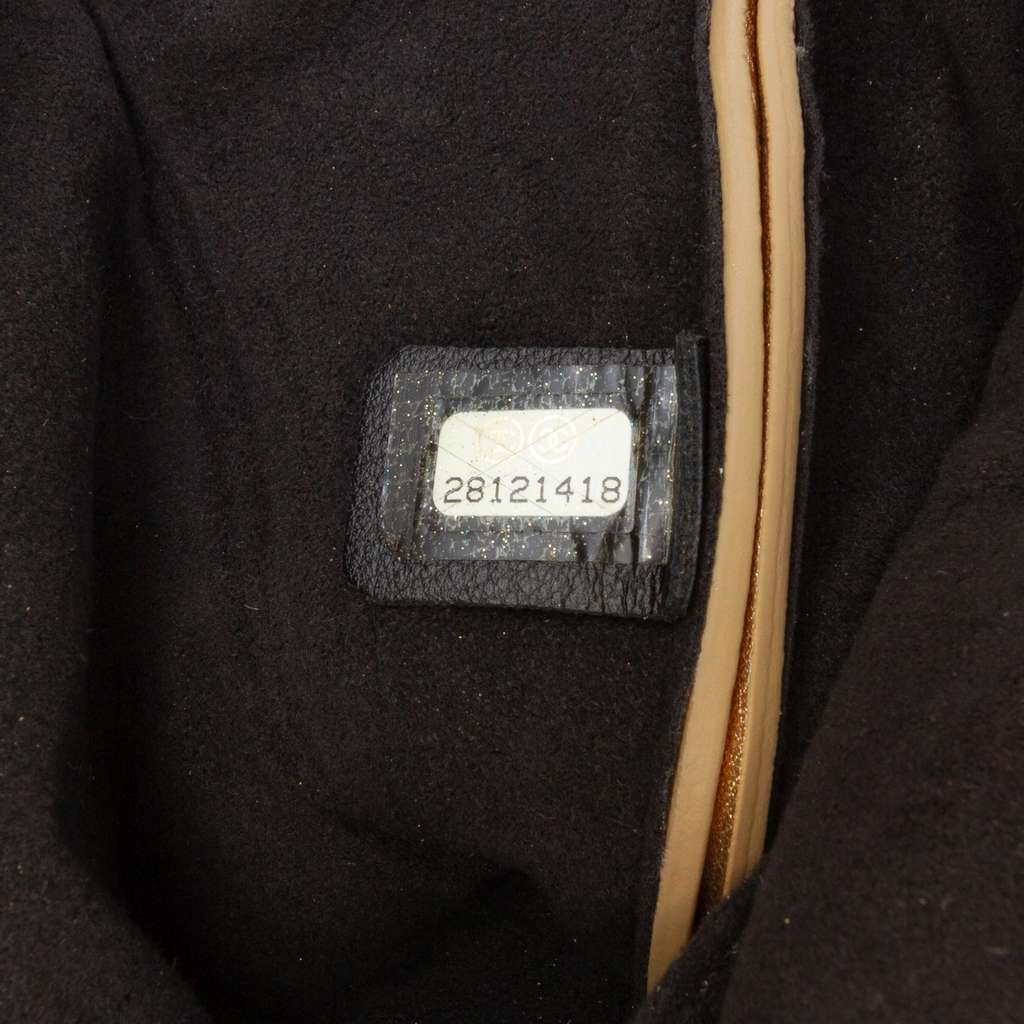 Chanel Small Calfskin Kiss Lock Frame Bag - Detail 1