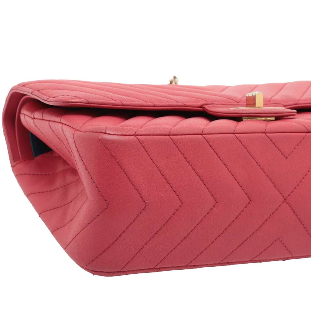 Chanel Reissue 2.55 Chevron Lambskin Double Flap 225 - Detail 2