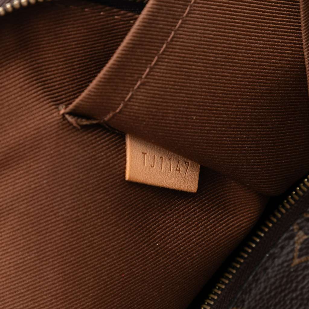 Louis Vuitton Monogram Etui Voyage MM - Detail 1