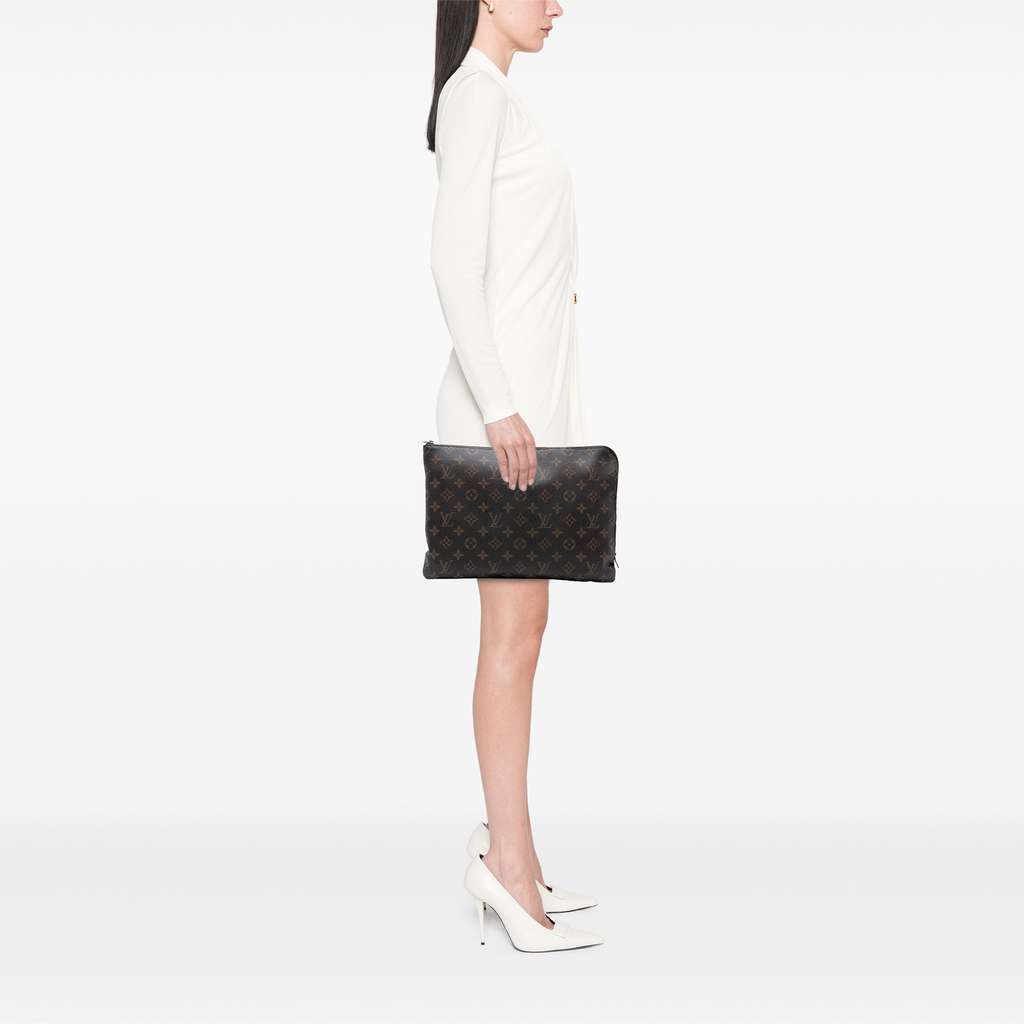 Louis Vuitton Monogram Etui Voyage MM - Detail 2