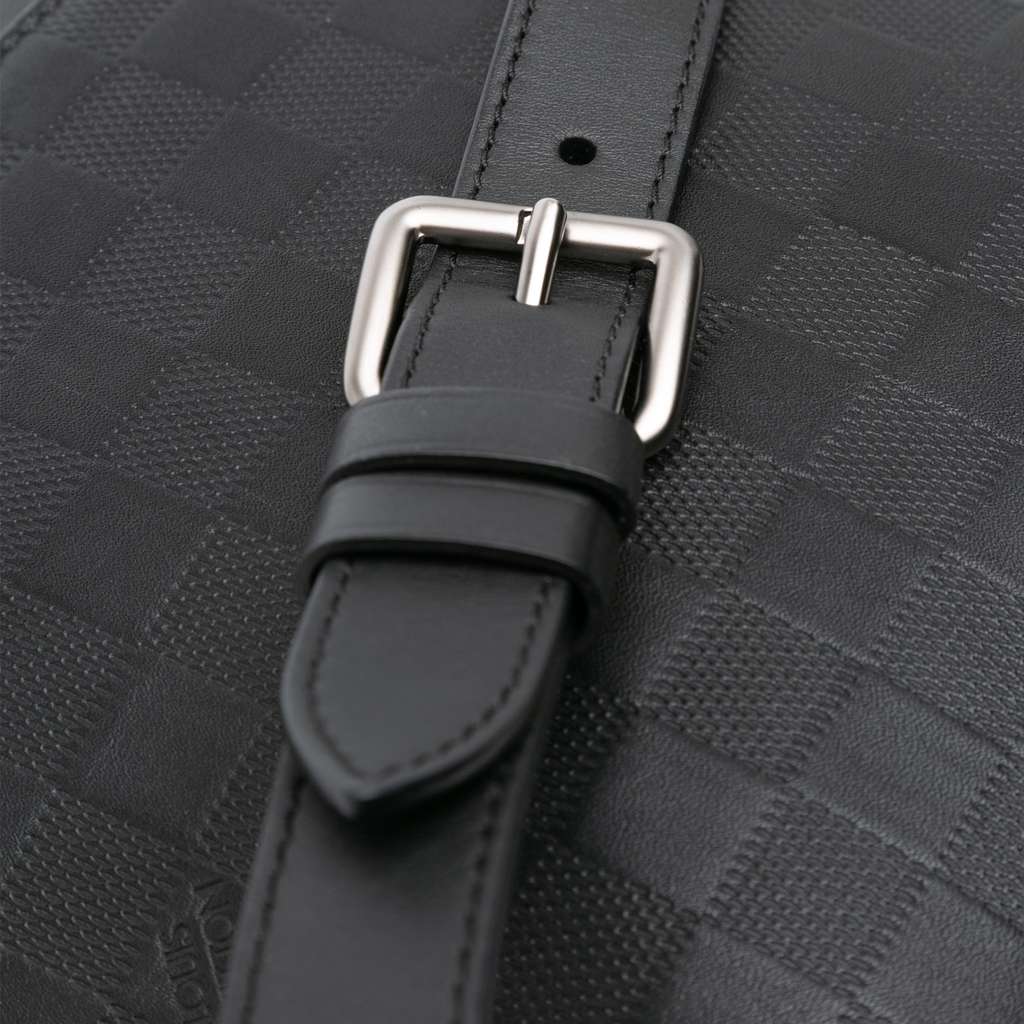 Louis Vuitton Damier Infini District Pochette - Detail 2