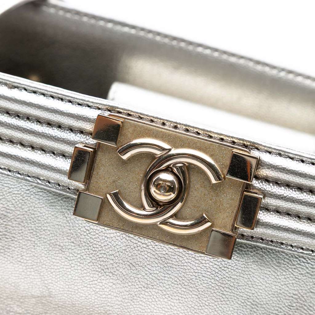 Chanel Large Bicolor Metallic Goatskin and Calfskin Boy Tote - Detail 2