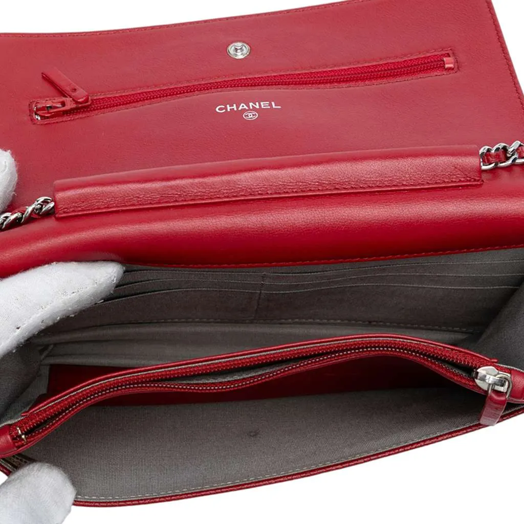 Chanel CC Caviar Wallet On Chain Red Leather Very good - Model View