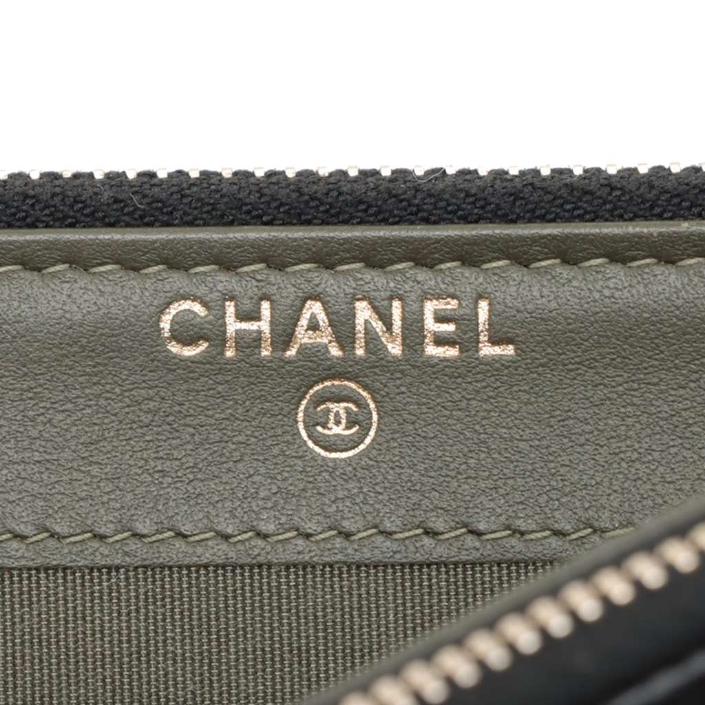 Chanel Small Quilted Caviar Boy Clutch With Chain - Detail 1