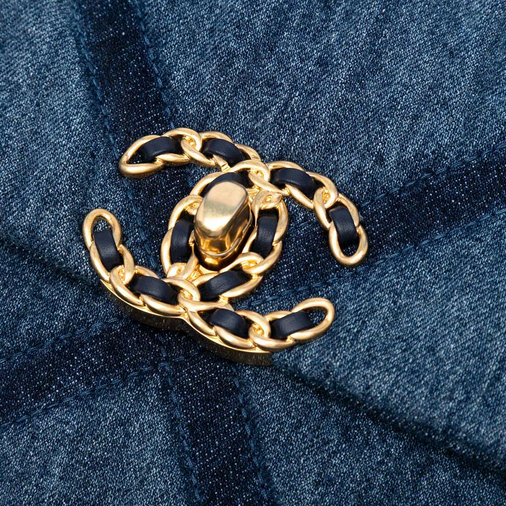Chanel Large Denim 19 Flap - Detail 1