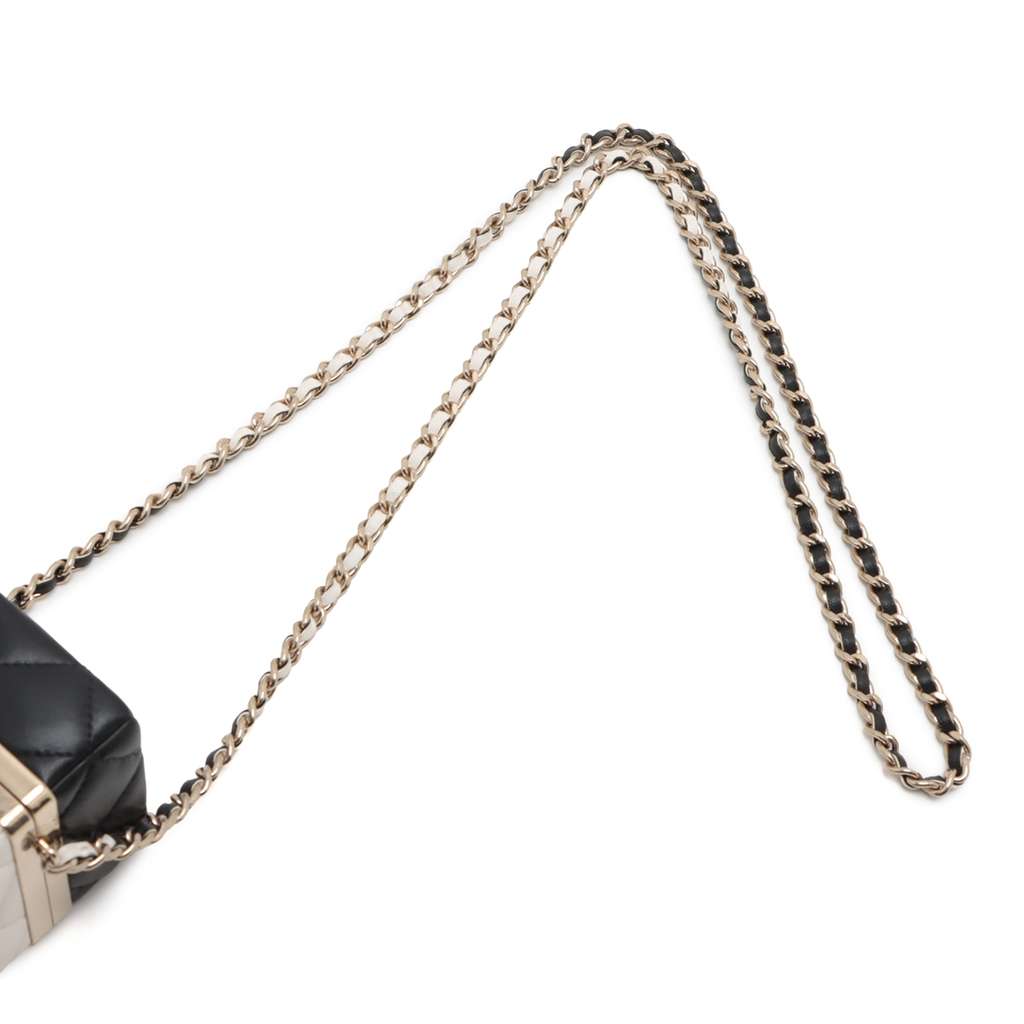 Chanel Bicolor Quilted Lambskin Cube Clutch with Chain - Detail 2