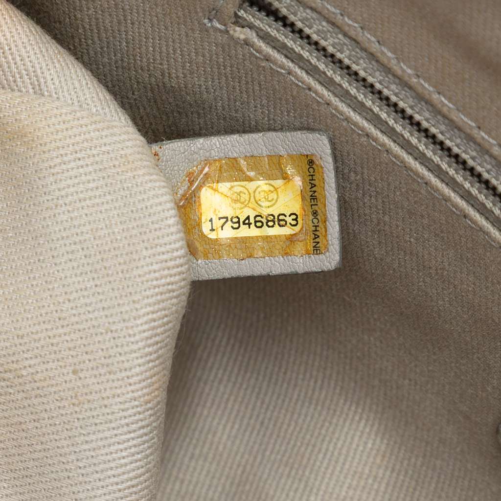 Chanel Medium Quilted Caviar Easy Flap - Detail 1