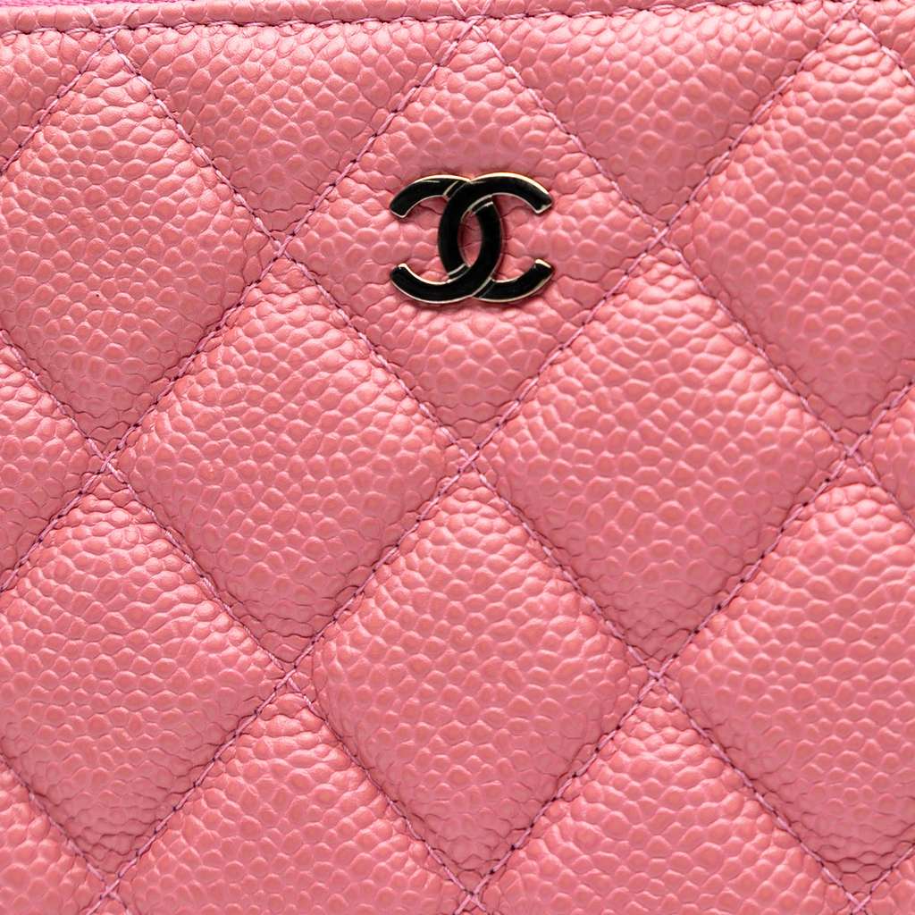 Chanel Small Quilted Caviar O Case Clutch - Detail 1