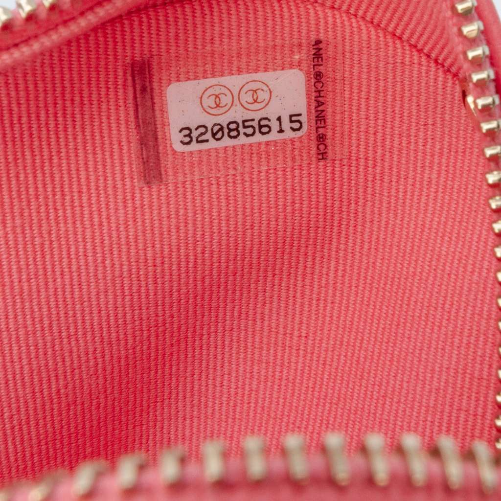 Chanel Mini Lambskin CC in Love Heart Crossbody - Detail 1