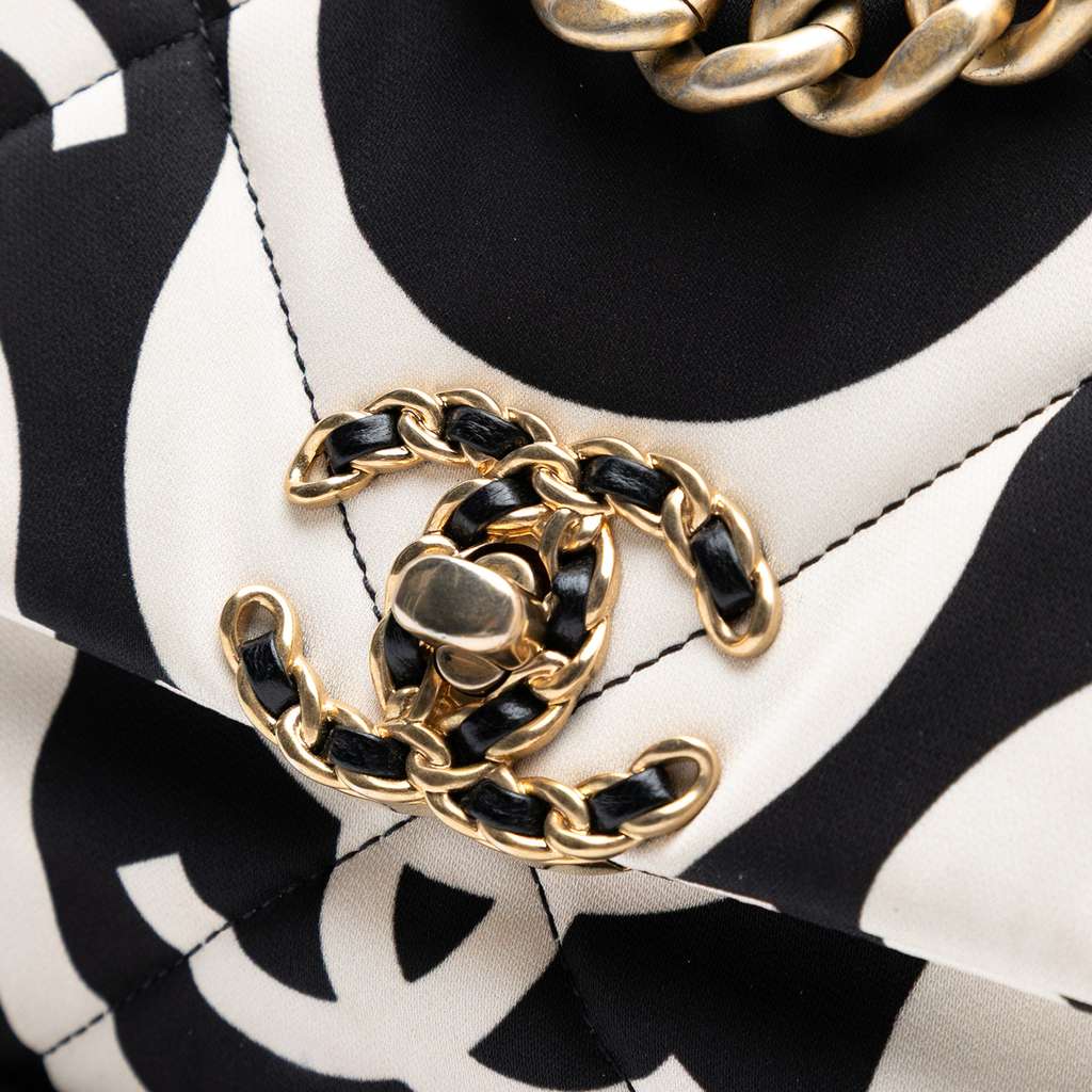 Chanel Medium Printed Silk 19 Flap - Detail 1