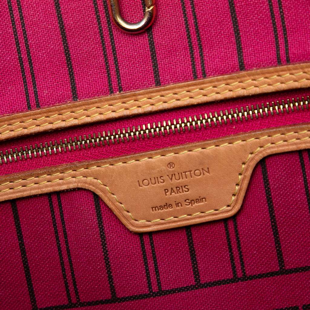 Louis Vuitton Monogram Neverfull MM - Side view