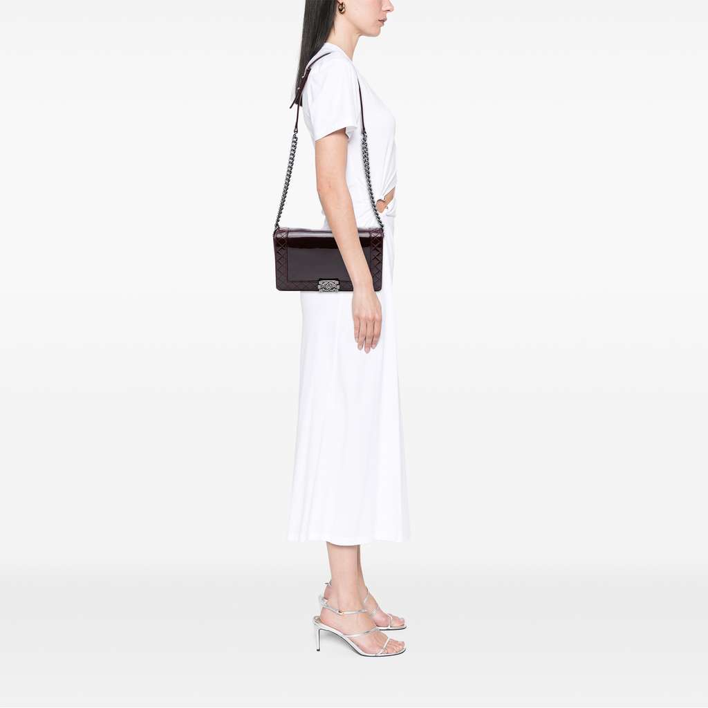 Chanel Medium Patent Boy Reverso Flap - Detail 2