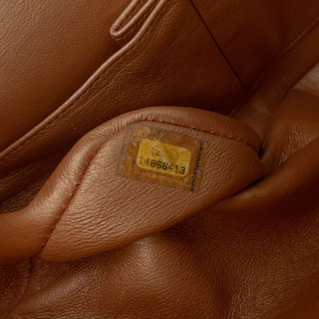 Chanel Medium Classic Metallic Caviar Double Flap - Detail 1