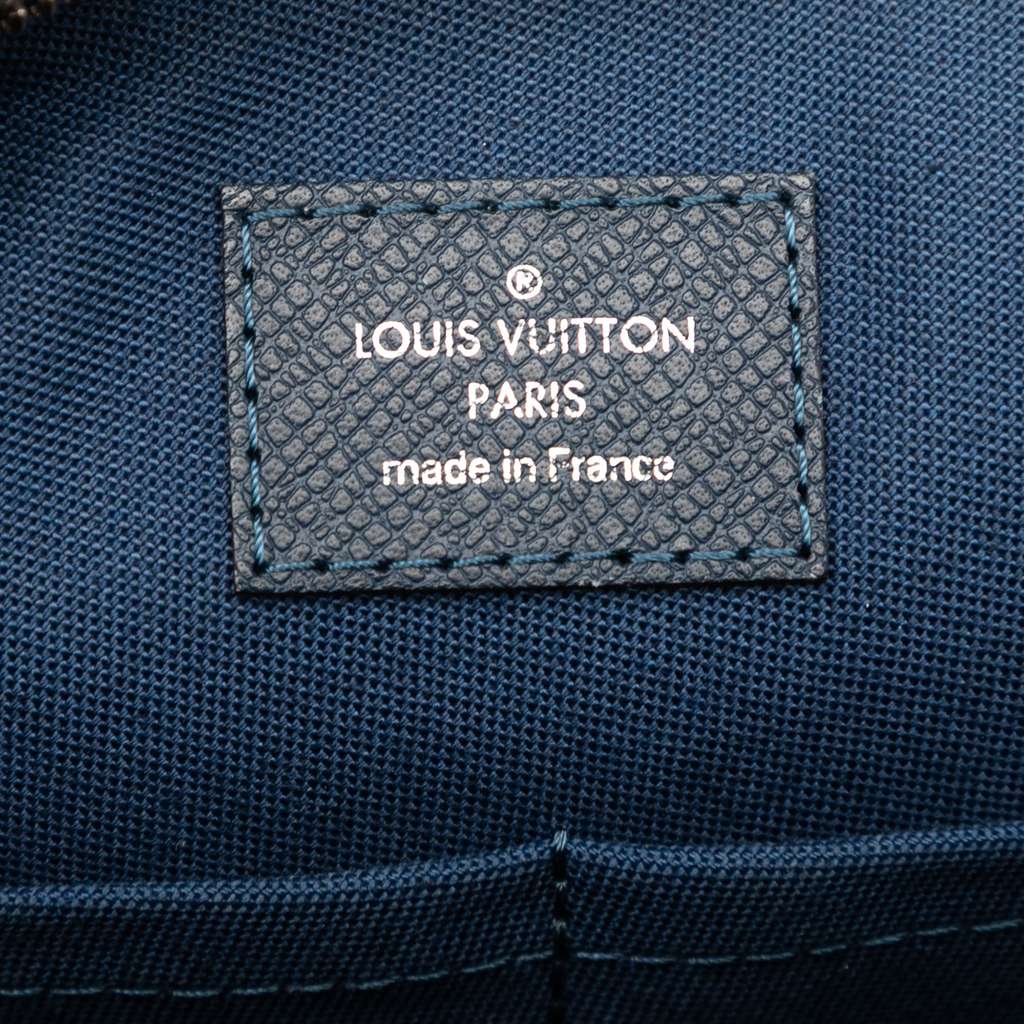 Louis Vuitton Taiga Grigori PM - Side view