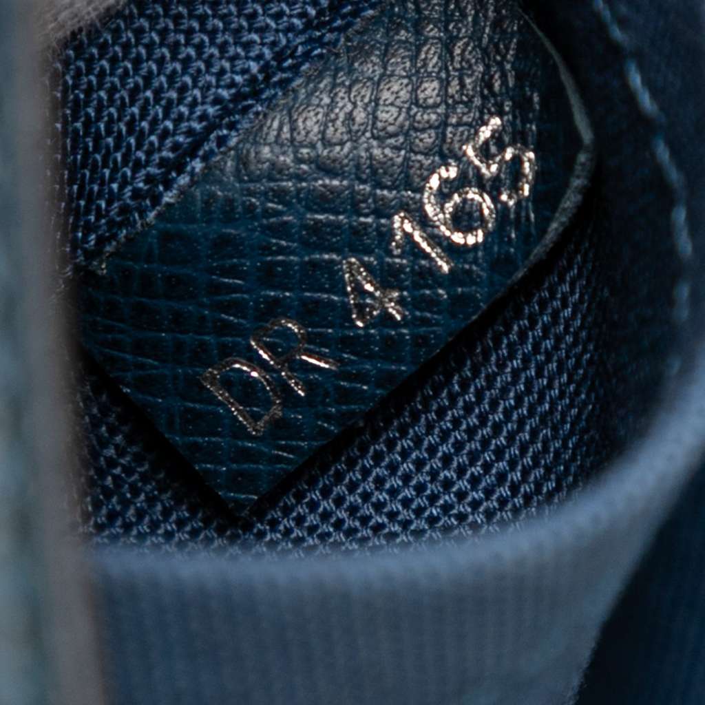 Louis Vuitton Taiga Grigori PM - Detail 1