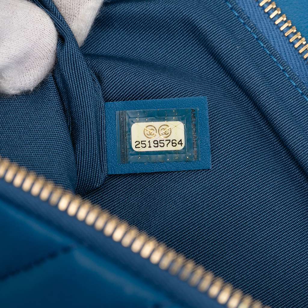 Chanel CC Chevron Lambskin Fold Over Clutch - Detail 1