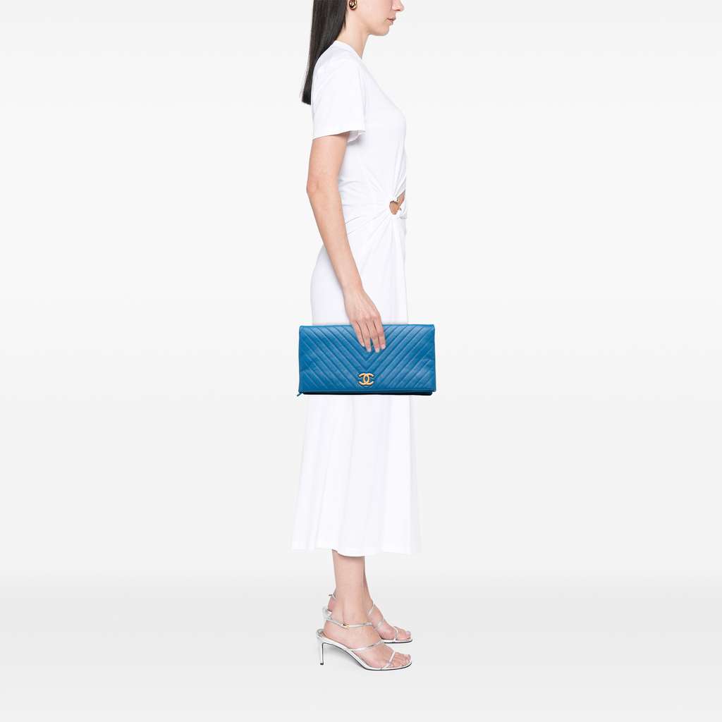 Chanel CC Chevron Lambskin Fold Over Clutch - Detail 2