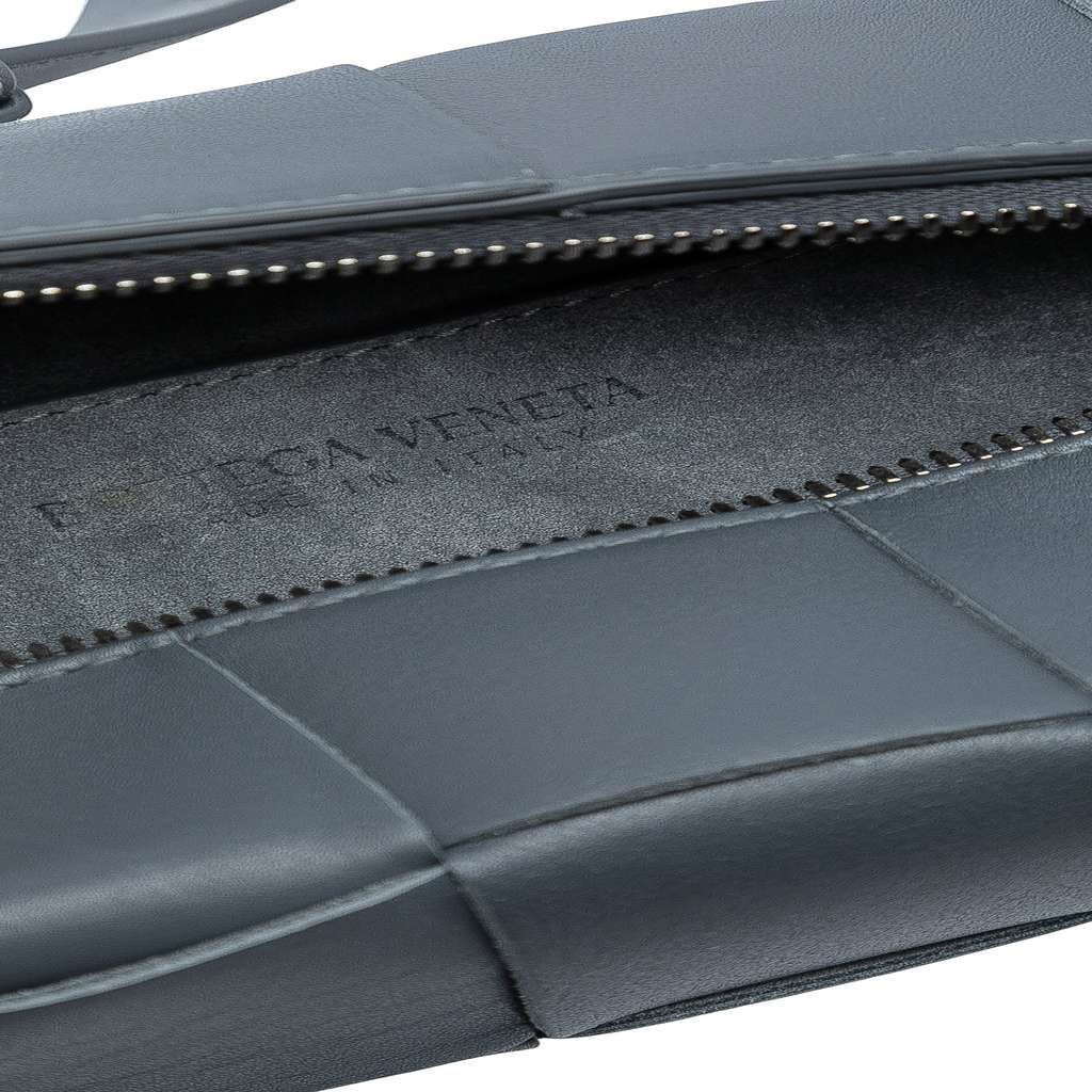 Bottega Veneta Small Lambskin Intrecciato Brick Cassette - Detail 1