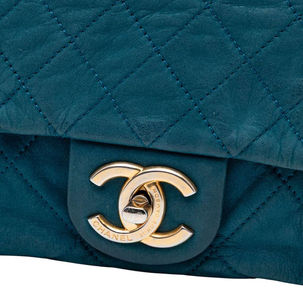 Chanel Large Quilted Iridescent Calfskin Chic Quilt Flap - Detail 1