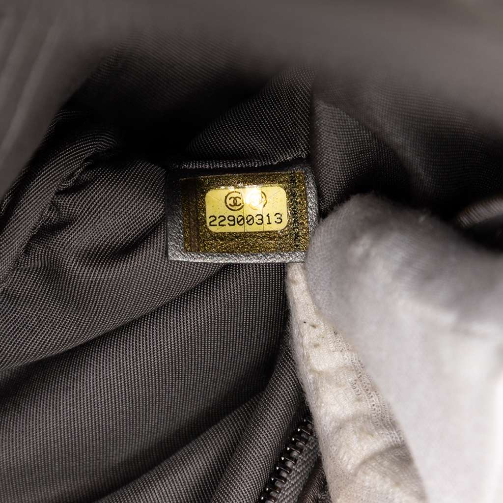 Chanel Large Quilted Metallic Lambskin O Case Clutch - Detail 1