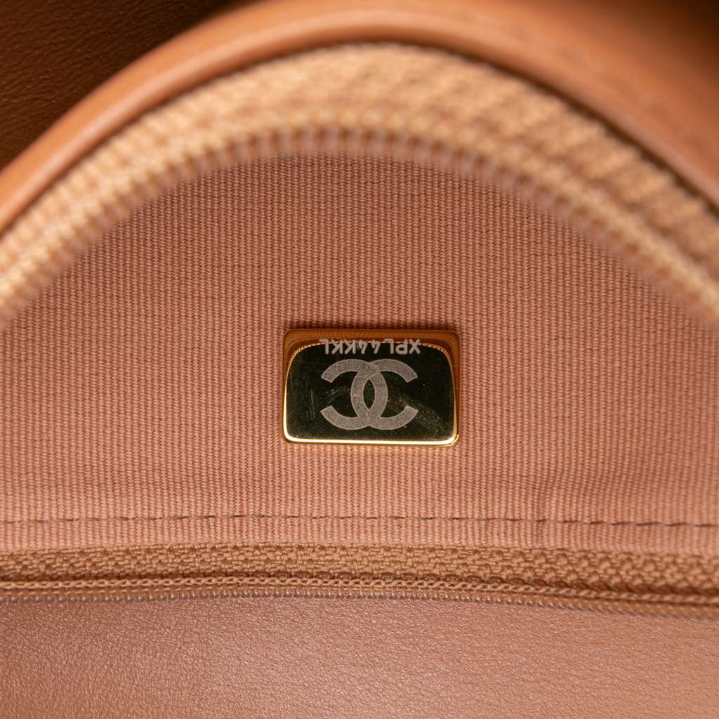 Chanel Quilted Lambskin 19 Wallet on Chain - Detail 2