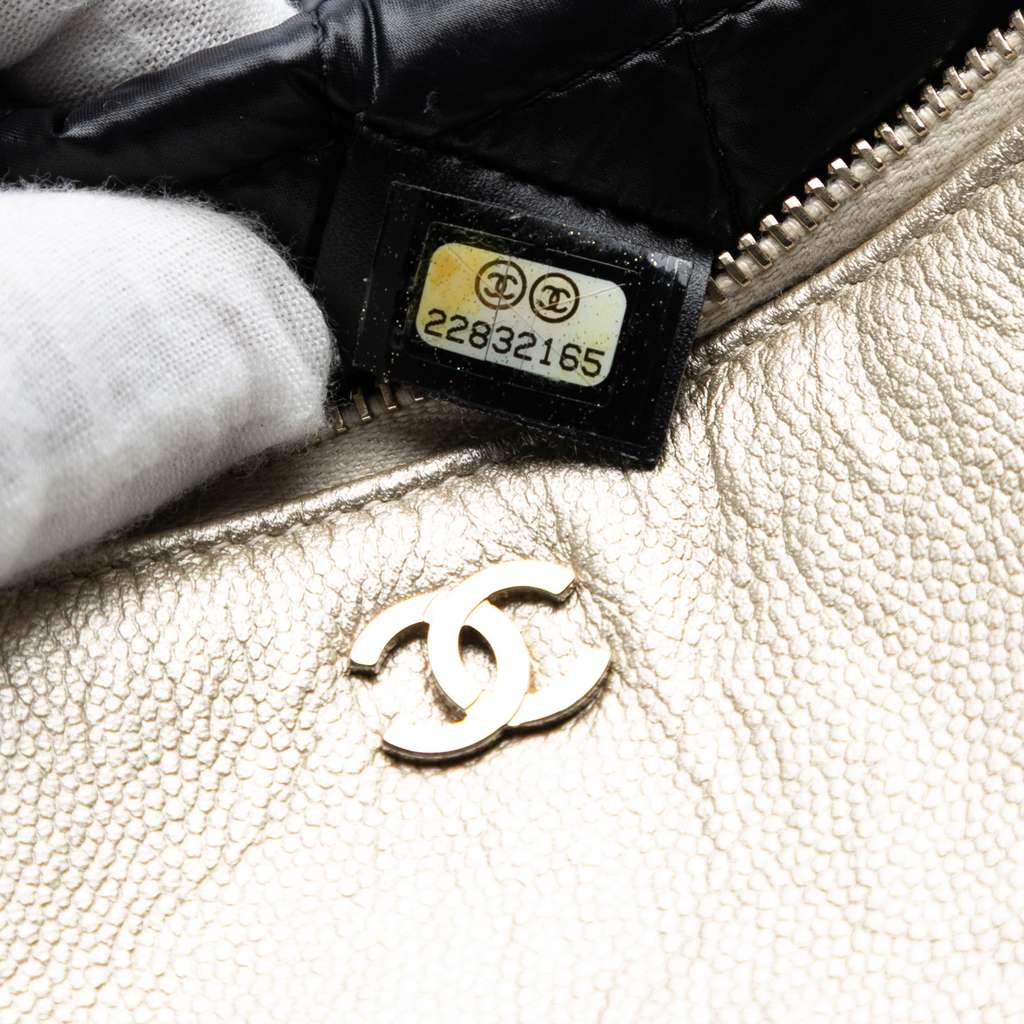 Chanel Medium Bicolor Caviar and Iridescent Calfskin O Case Clutch - Detail 1