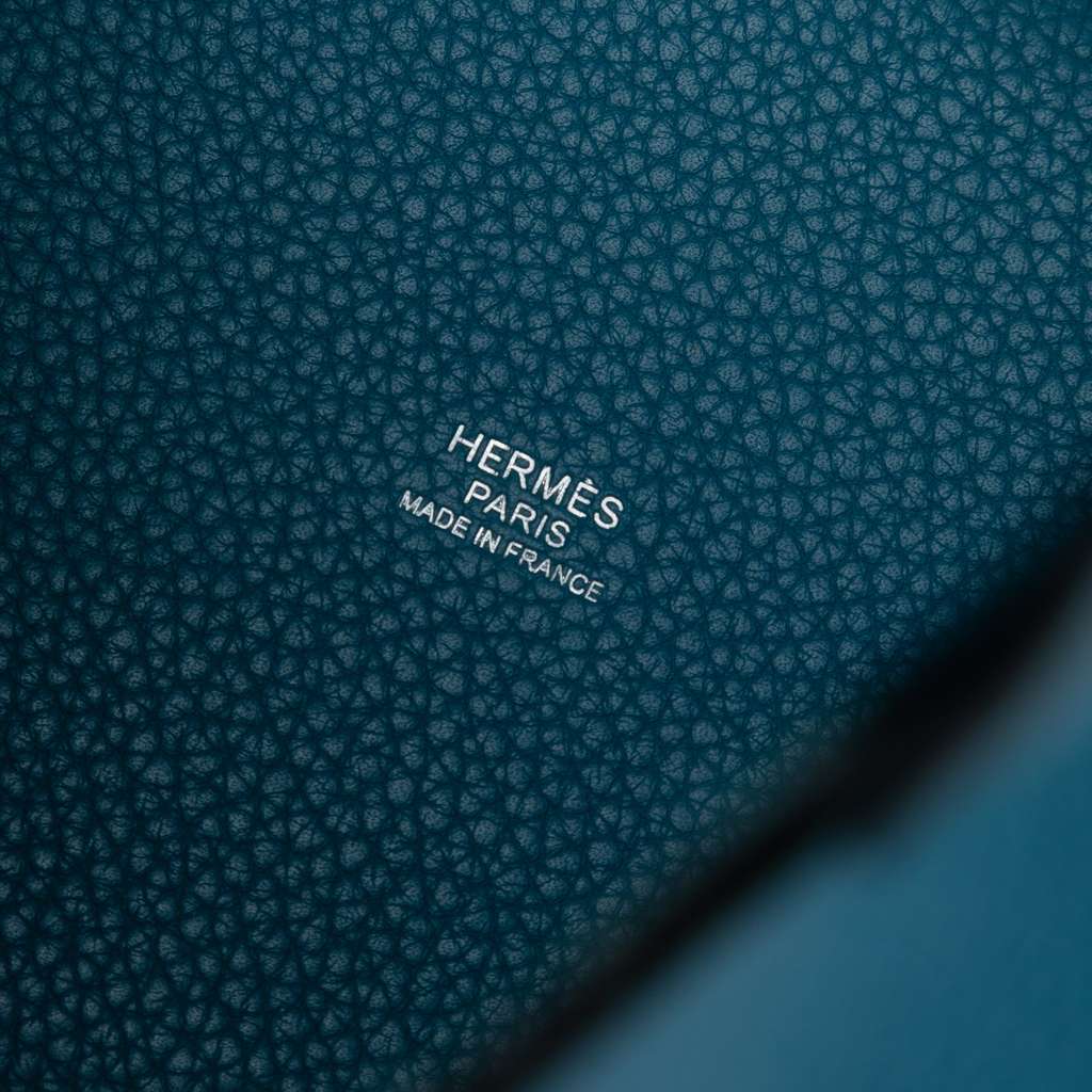 Hermès Clemence Picotin Lock 18 - Side view