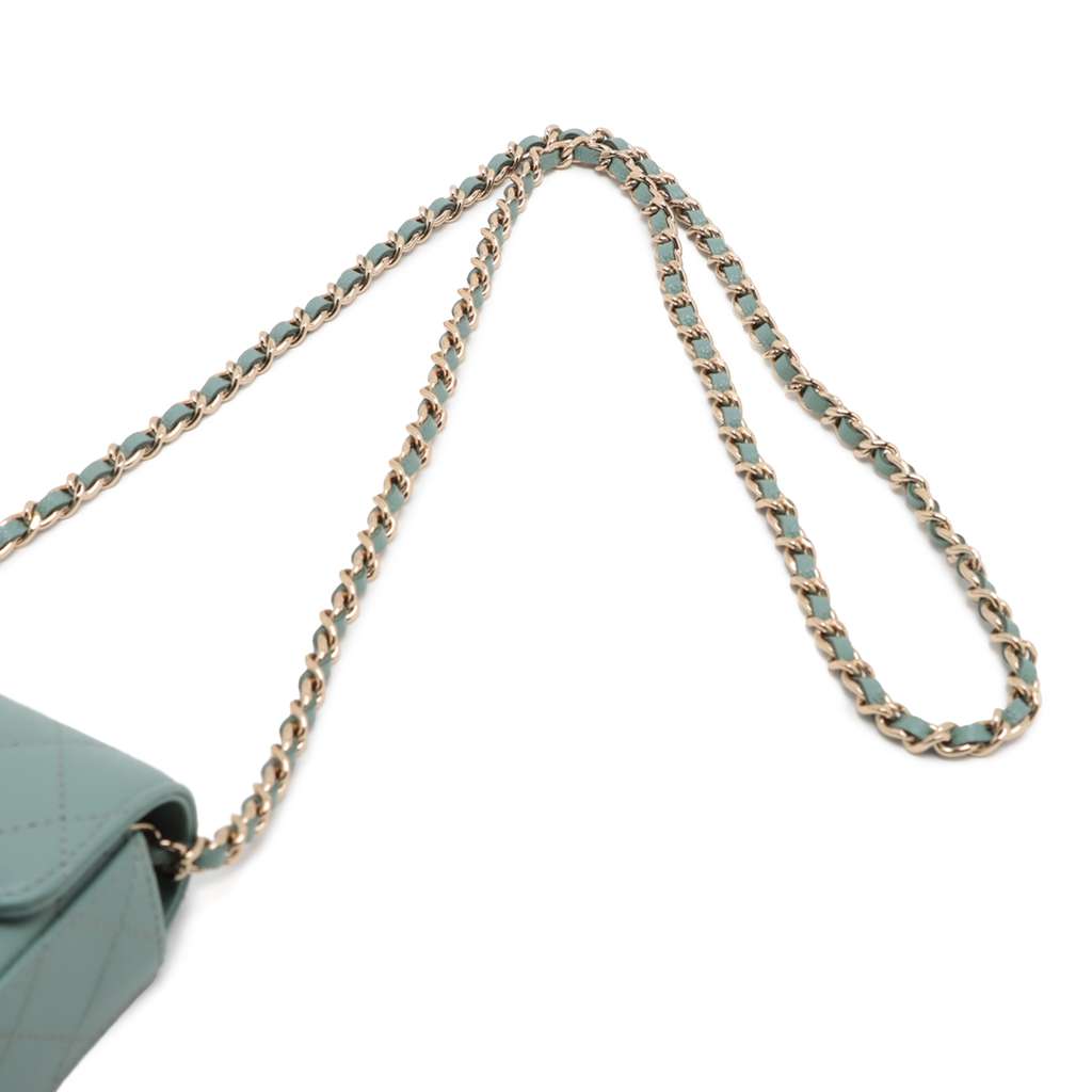 Chanel Mini Classic Caviar Clutch With Chain - Detail 2