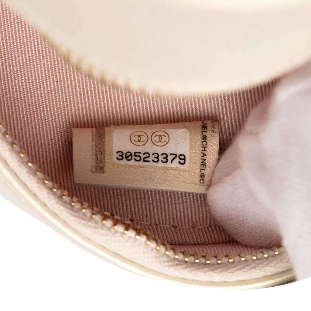 Chanel Iridescent Quilted Lambskin Round Clutch With Chain - Detail 1