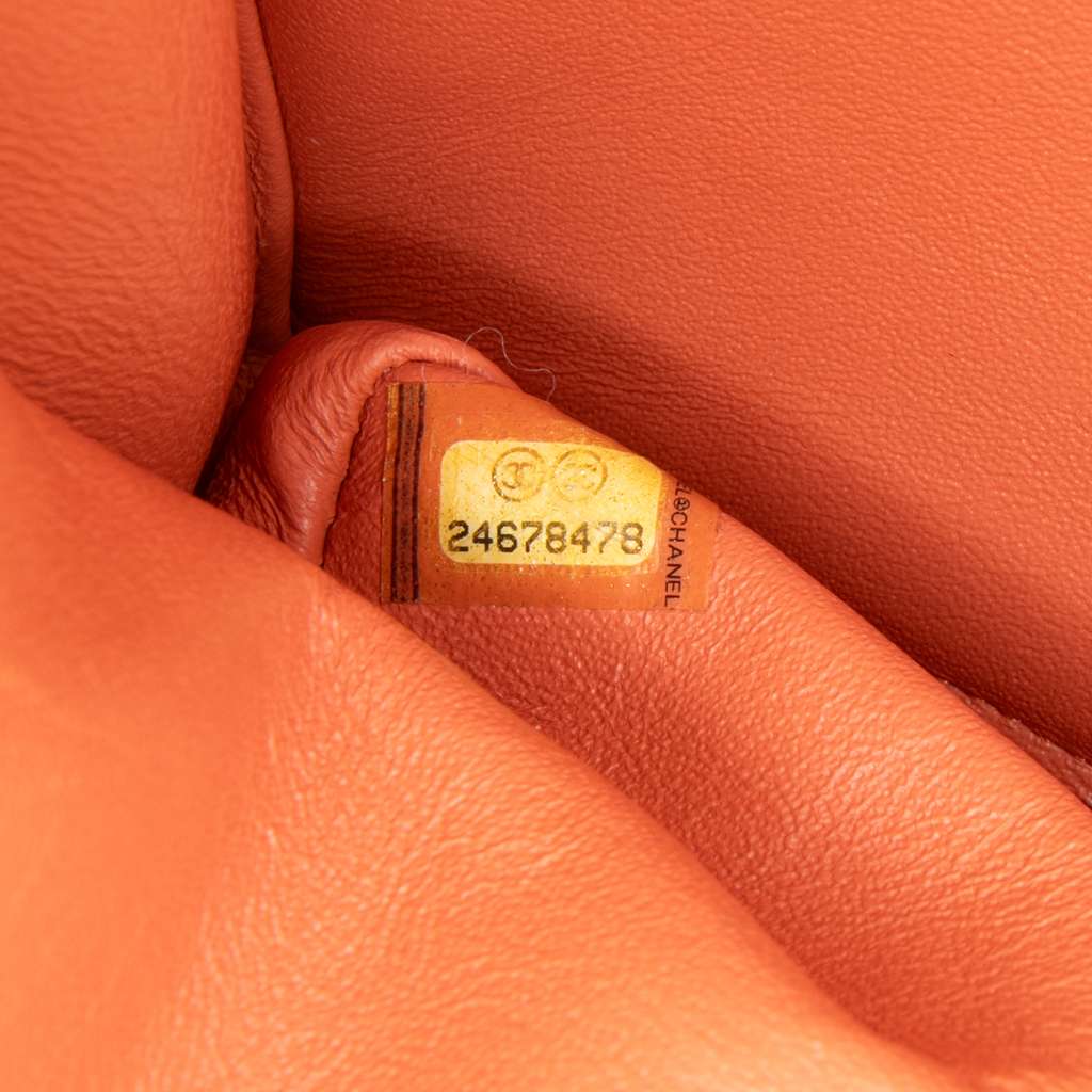 Chanel Medium Classic Lambskin Double Flap - Detail 1