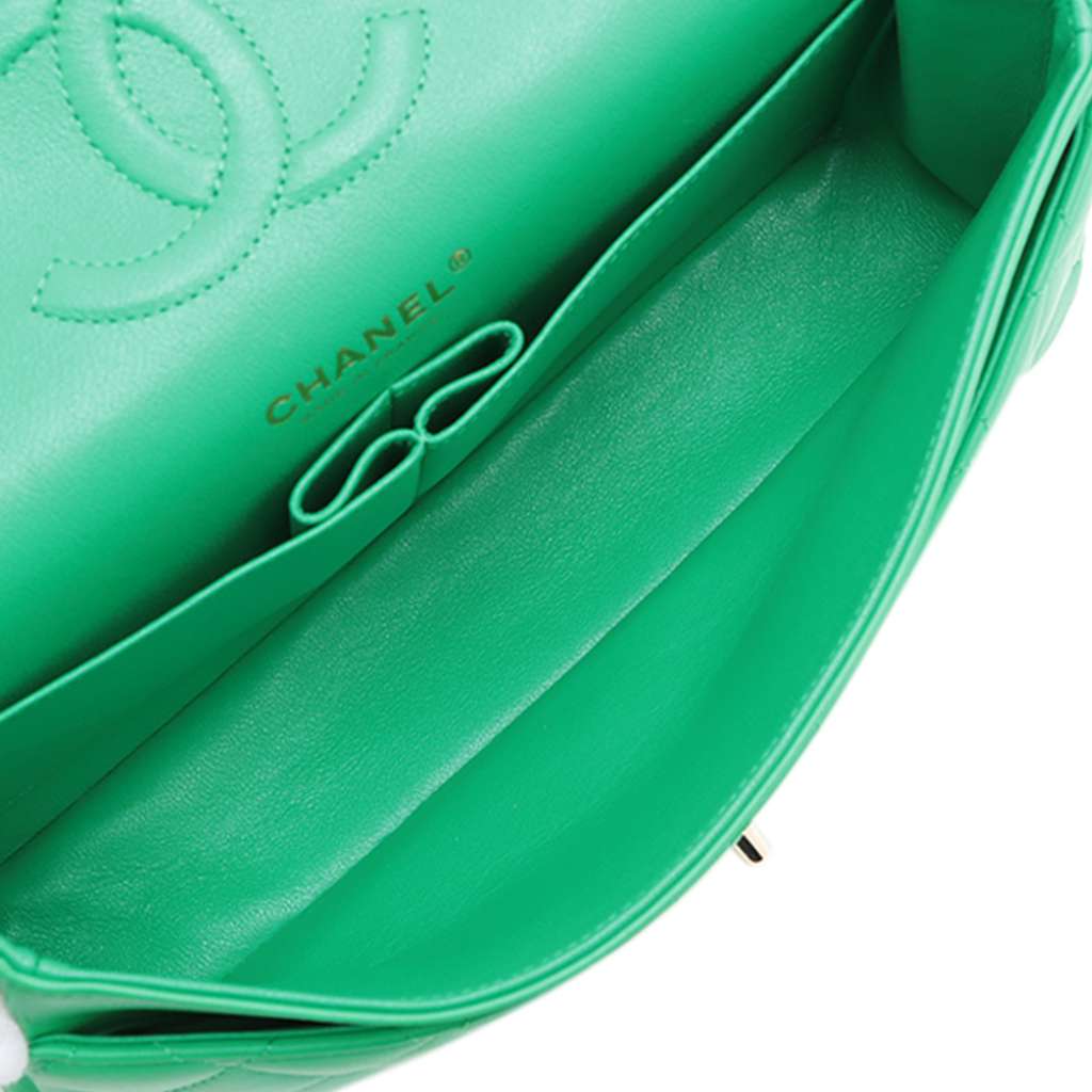 Chanel Medium Classic Lambskin Double Flap - Detail 1