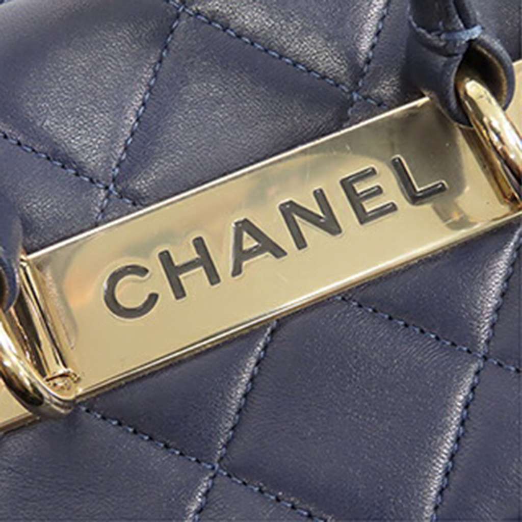Chanel Quilted Lambskin Trendy CC Vanity Case - Detail 1