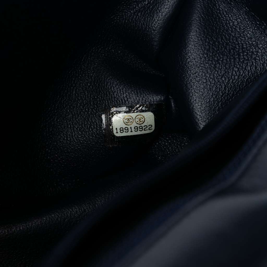 Chanel CC Horizontal Quilted Lambskin Double Flap - Detail 1