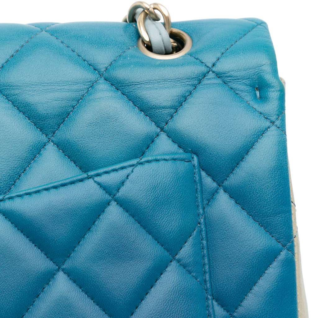 Chanel Maxi Classic Lambskin Degrade Single Flap - Detail 2