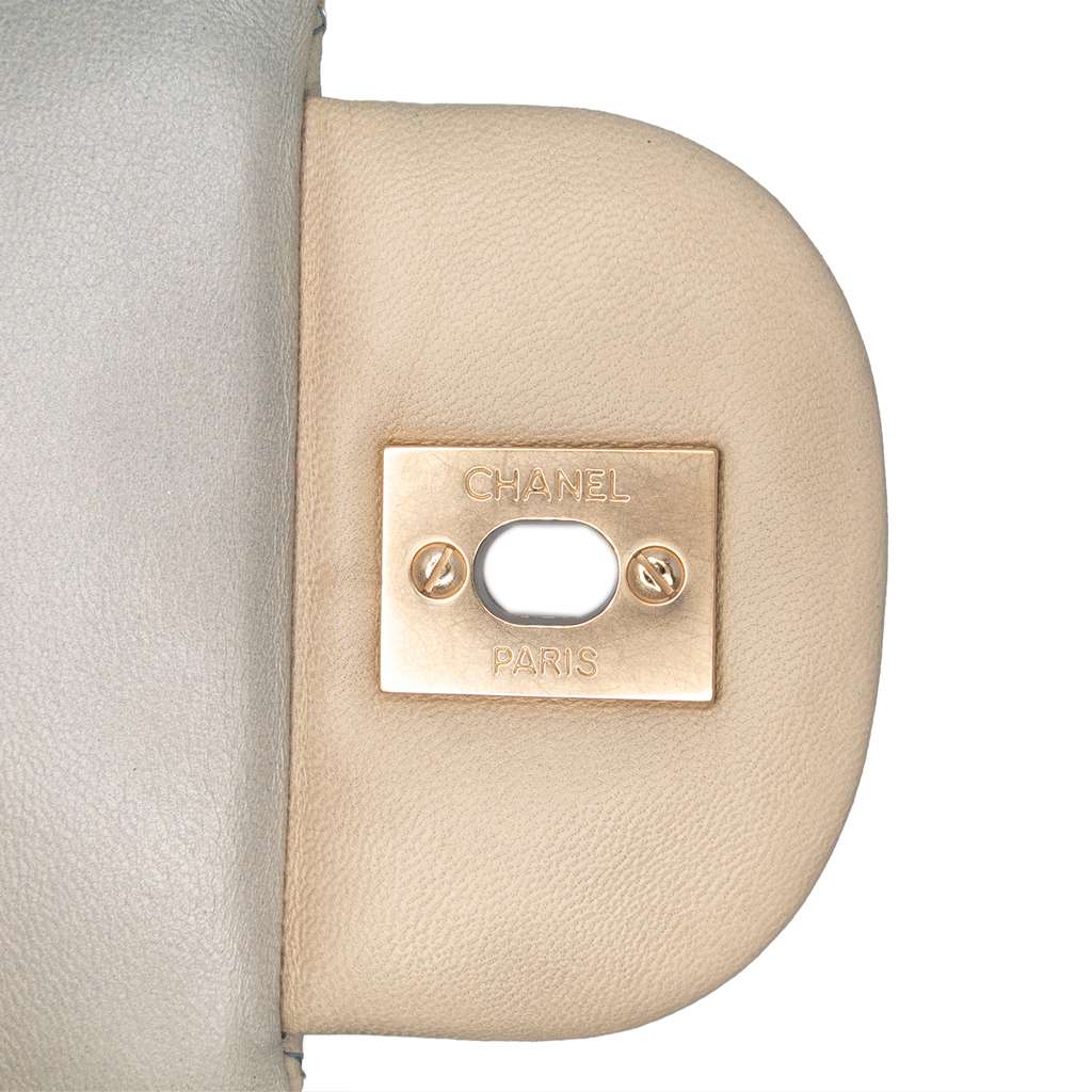 Chanel Maxi Classic Lambskin Degrade Single Flap - Image 12