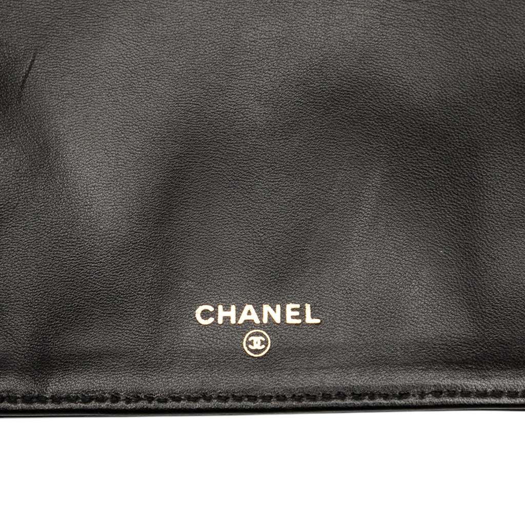 Chanel CC Chocolate Bar Patent Wristlet Wallet - Detail 2