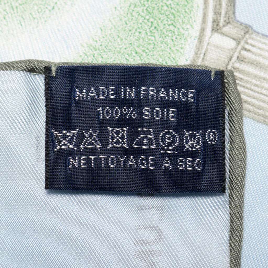 Hermès Nous Sommes Inseparables Silk Scarf 90 - Detail 1