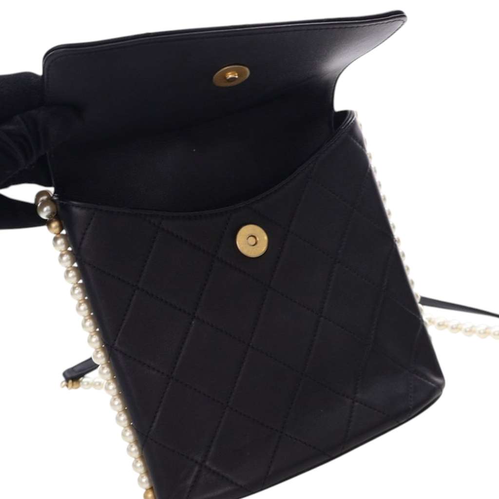 Chanel Small Quilted Calfskin About Pearls Hobo - Detail 1