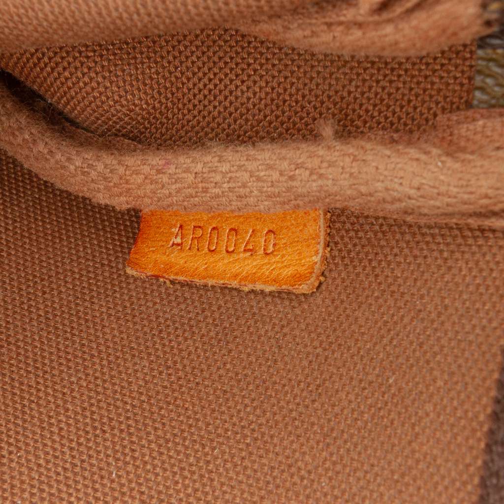 Louis Vuitton Monogram Pochette Accessoires - Detail 1