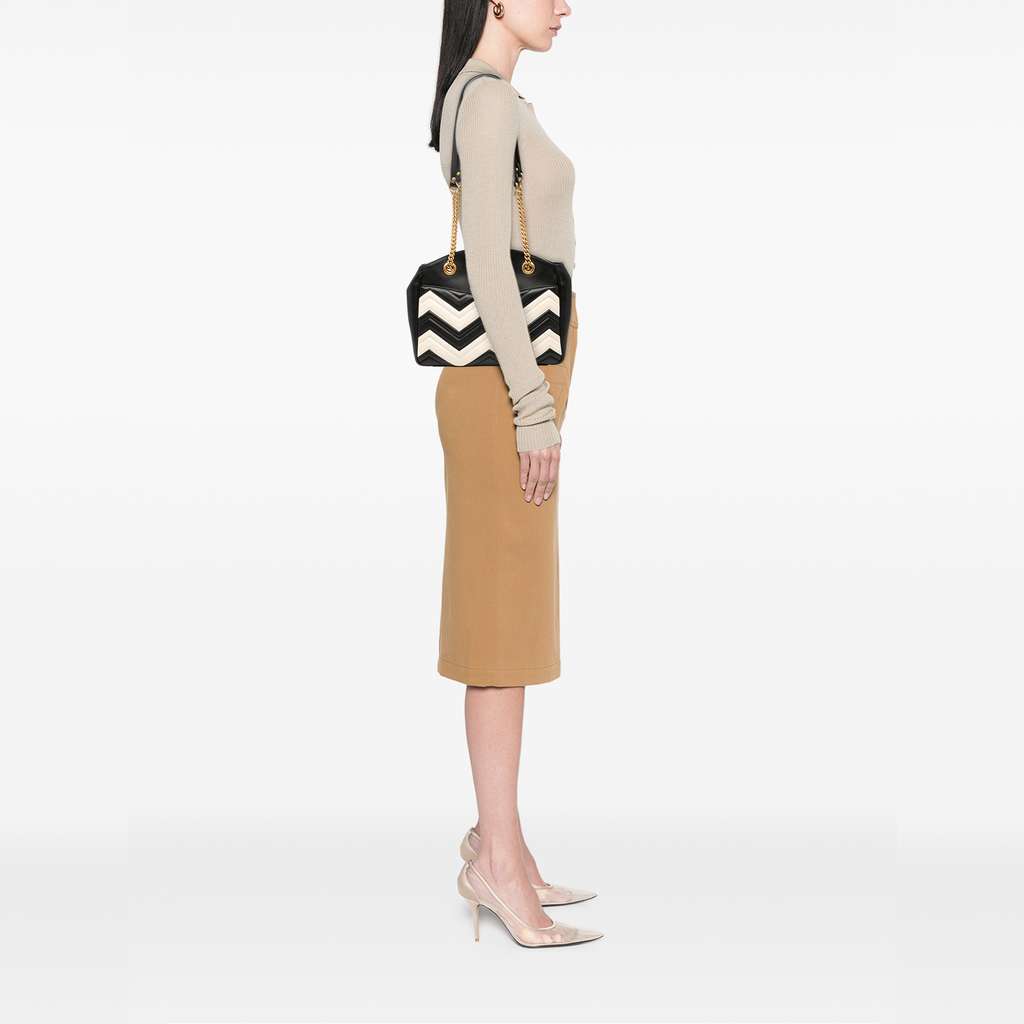 Gucci Medium GG Marmont Matelasse Leather Chain Shoulder Bag - Detail 2